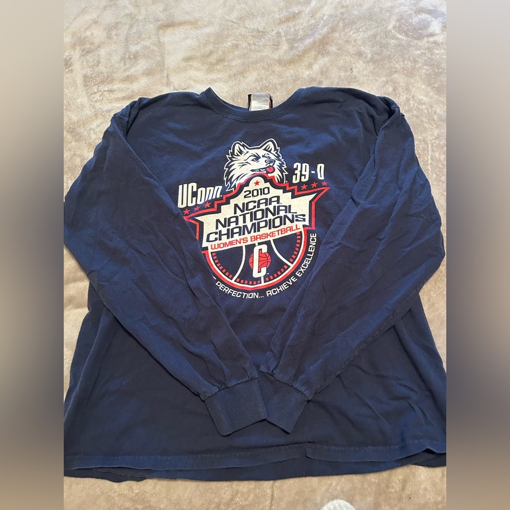 VINTAGE UCONN LONG SLEEVE